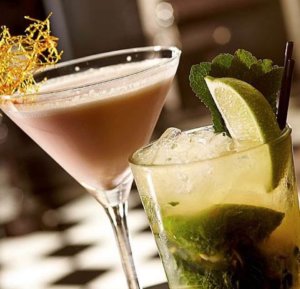 Al fresco cocktails at Poets House